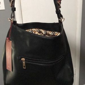 Beautiful must have purse for winter🌹